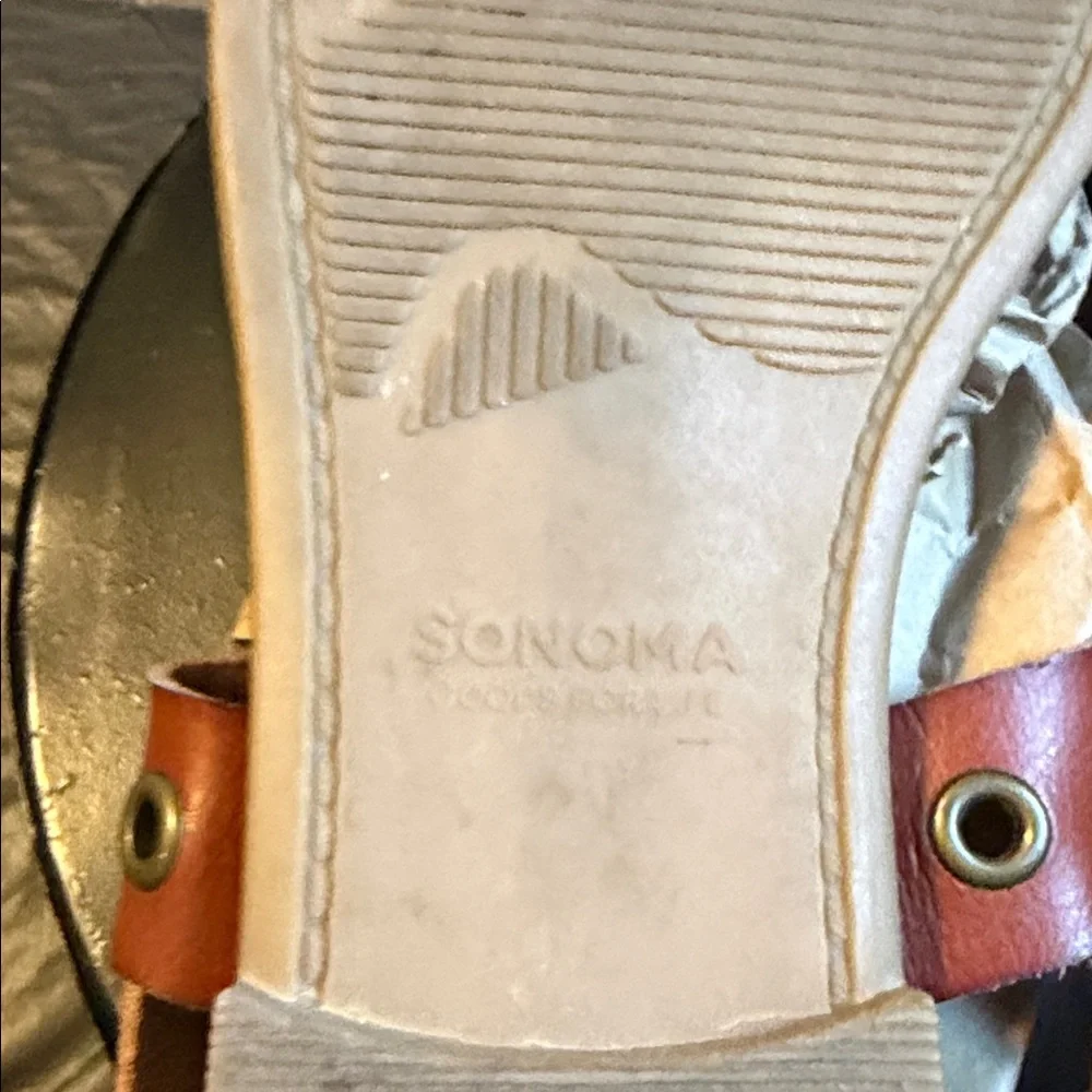 Sonoma Women’s Size 9 Leather  Adjustable Sandals